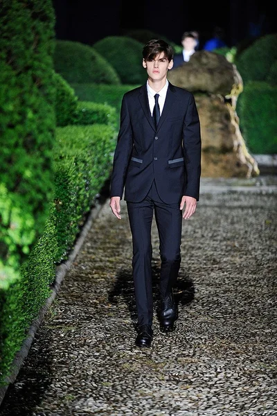 Look 28